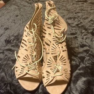 Woman’s Shoes—like new!!